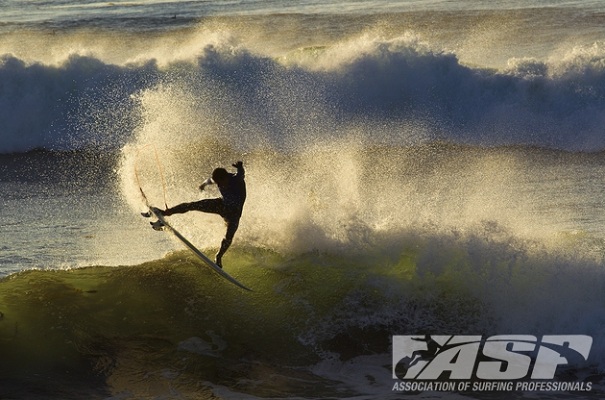 Adriano de Souza (BRA), 25, warms up for his O'Neill Coldwater Classic Round 2 match at Steamer Lane.