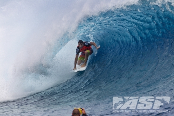 Joel Parkinson (AUS), 31, current No. 3 on the ASP WCT rankings, is into the Quarterfinals of the Billabong Pro Tahiti.