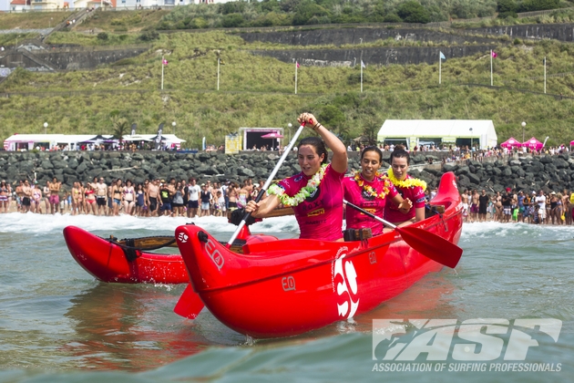 Tyler and Kirby Wright and Sally Fitzgibbons in the Roxy Team Challenge