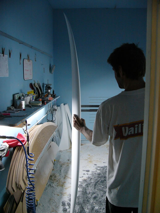 How to repair an epoxy surfboard