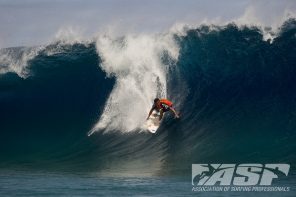 Adriano de Souza (BRA), 25, posted the day's highest heat total of a near-perfect 19.43 out of a possible 20 in Round 1 of the Billabong Pro Tahiti.