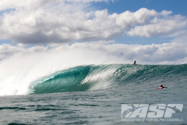 The Banzai Pipeline could potentially crown the 2012 ASP World Champion today.