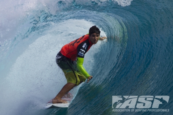 Gabriel Medina (BRA), 18, will face compatriot Alejo Muniz (BRA), 22, in Round 3 of the Billabong Pro Tahiti when competition resumes.