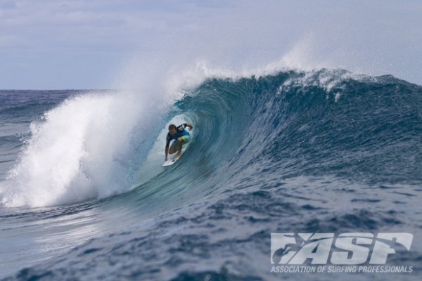 Kieren Perrow (AUS), 35, will take on Adriano de Souza (BRA), 25, in Round 3 of the Billabong Pro Tahiti when competition resumes.