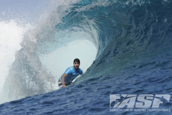 Ricardo dos Santos (BRA), two-time Trials winner and wildcard, will take on reigning 11-time ASP World Champion and defending event winner Kelly Slater (USA), 40, in Round 3 of the Billabong Pro Tahiti.