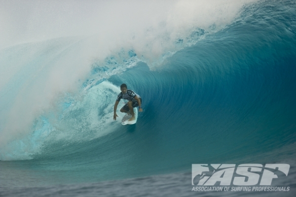 Jeremy Flores (FRA), 24, snagged the event's first Perfect 10 yesterday. Flores will take on Kieren Perrow (AUS), 35, in Round 5 of the Billabong Pro Tahiti.