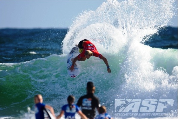 Owen Wright (AUS), 22, will take on Adriano de Souza (BRA), 25, in the opening Quarterfinal of the Quiksilver Pro Gold Coast.