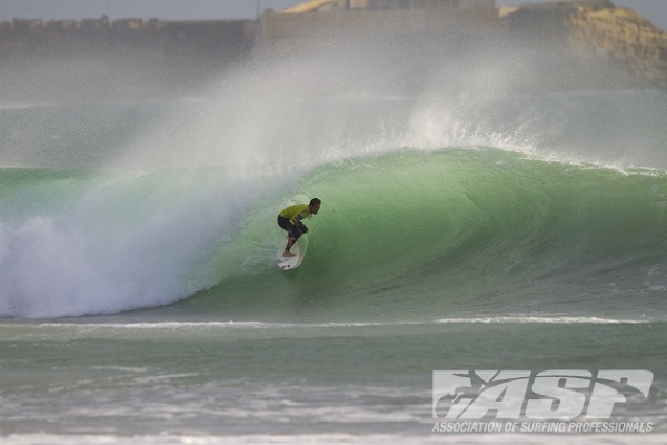 Travis Logie (ZAF), 33, took out Damien Hobgood (USA), 33, in Round 2 of the Rip Curl Pro Portugal.