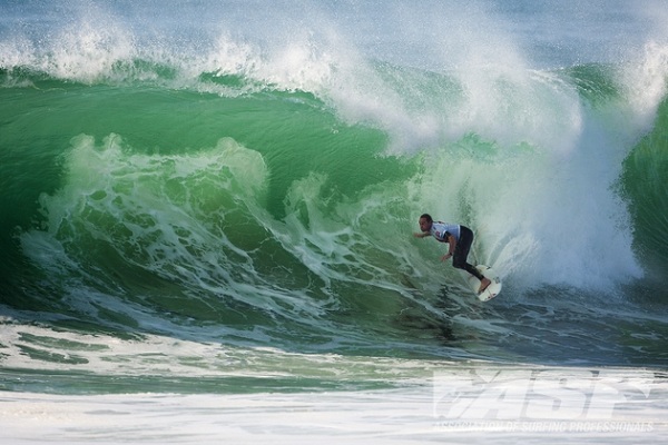 Taylor Knox (USA), 41, posted a big win over current ASP WCT No. 5 Adriano de Souza (BRA), 24, in Round 2 of the Quiksilver Pro France.