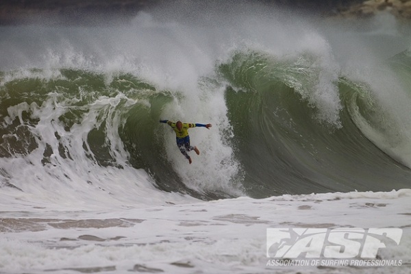 Kelly Slater (USA), 40, reigning 11-time ASP World Champion and current ASP WCT No. 2, wipes out of the Rip Curl Pro Portugal.