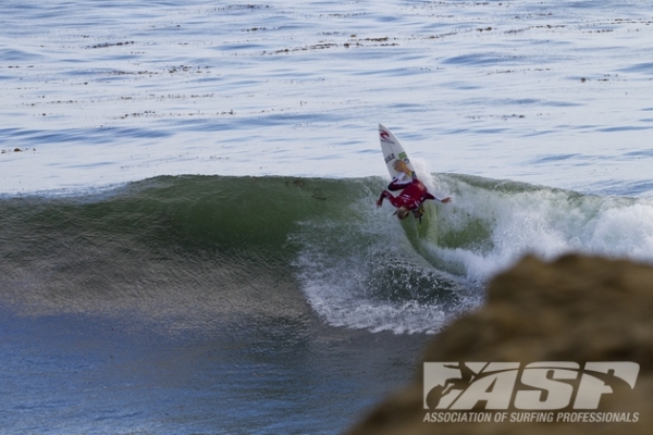 Owen Wright (AUS), 22, will take on Tiago Pires (PRT), 32, in Round 2 of the O'Neill Coldwater Classic.