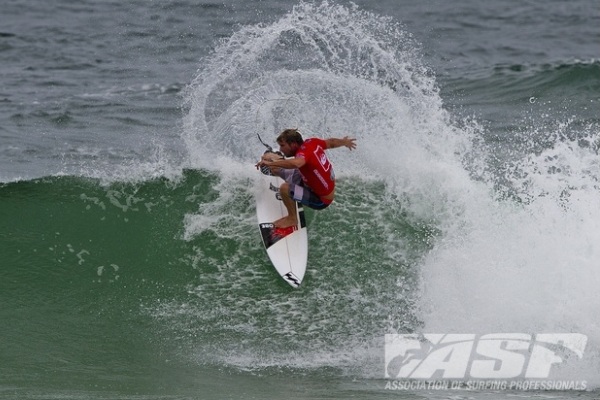 Taj Burrow (AUS), 33, will face wildcard Dane Reynolds (USA), 26, in the elimination Round 2 Quiksilver Pro Gold Coast today.