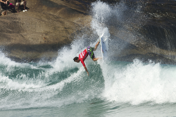 Julian Wilson (AUS), 23, was the day?s top performer, besting Fredrick Patacchia (HAW), 30, and Brett Simpson (USA), 27, in Round 1 of the Billabong Rio Pro.