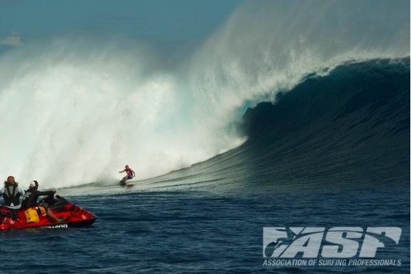 Bede Durbidge (AUS), 29, took on maxing Cloudbreak this morning to best compatriot Adam Melling (AUS), 27, in Round 2 of the Volcom Fiji Pro.