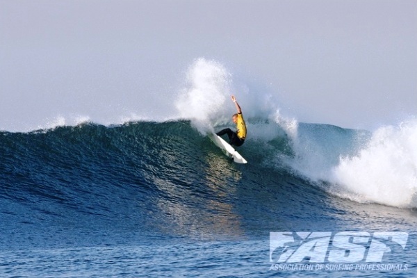 John John Florence (HAW), 19, showed no nerves whatsoever in his first Rip Curl Pro Bells Beach heat this morning, taking a Round 1 win over Alejo Muniz (BRA), 22, and Tiago Pires (PRT), 32, in clean conditions.