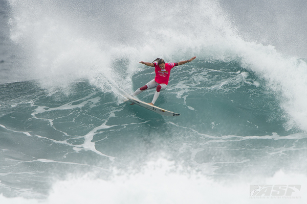Sally Fitzgibbons (AUS) laying down a solid power carve in Round 1 of the Drug Aware Margaret River Pro. PIC: ASP/Robertson