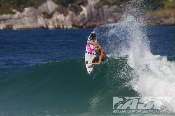 Kolohe Andino (USA), 19, warming up yesterday for the Billabong Rio Pro.