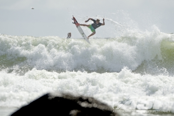 John John Florence (HAW), 20, has withdrawn from the Quiksilver Pro Gold Coast citing an ankle injury sustained during Saturday's Expression Session.