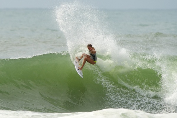 Laura Enever will start her 2013 ASP Women's World Title Campaign with a new major sponsor.