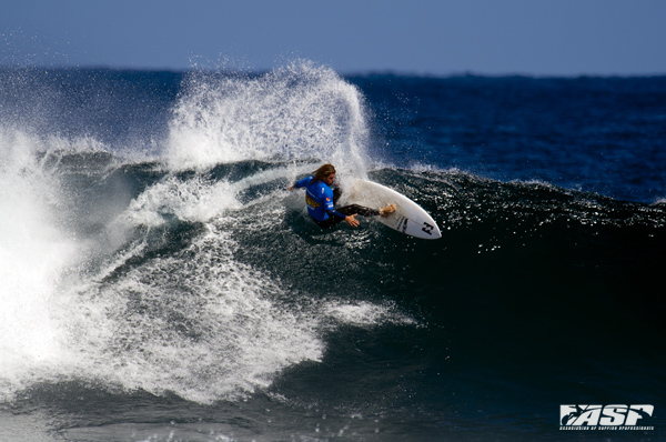 1999 ASP World Champion Mark Occhilupo (AUS) putting it on rail at Margaret River last year. Pic ASP/Robertson