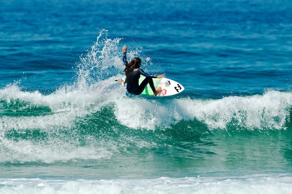 Teresa Bonvalot has been named wildcard into the EDP Cascais Girls Pro presented by Billabong.