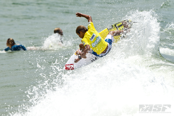 Kanoa Igarashi (USA) fins free at Burleigh. Pic ASP/Will H-S