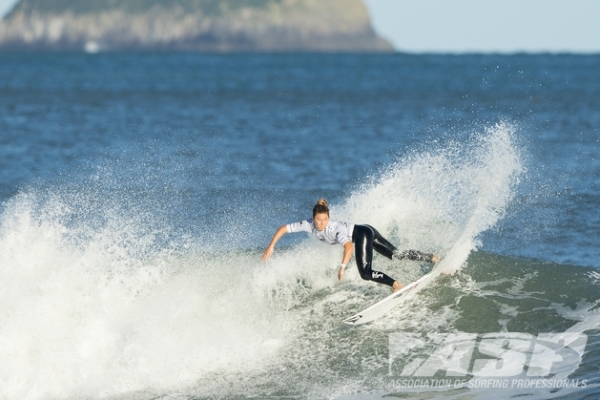 Coco Ho (HAW), 21, will take on Sally Fitzgibbons (AUS), 20, in this morning's Semifinals at the TSB Banks NZ Surf Festival.