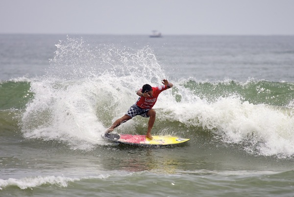 Costa Rica's Carlos Munoz, 20, dominated on day two of the ASP 4-Star Vans Pro.
