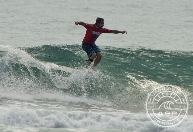 Timothee Creignou (FRA) hangs ten today at the Riyue Bay ASP World Longboard Championships in China.   Photo: ASP/Robertson