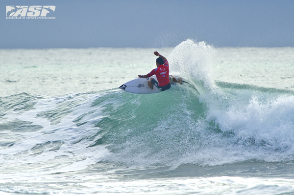 Japan's Arashi Kato (JPN) wins through to the Round of 16 at the Taiwan Open of Surfing. Pic ASP/Will H-S