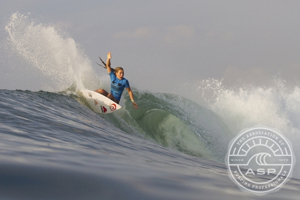 Nikki Van Dijk (AUS) on her way to her ASP World Junior Title win in 2012. Pic ASP/Dunbar