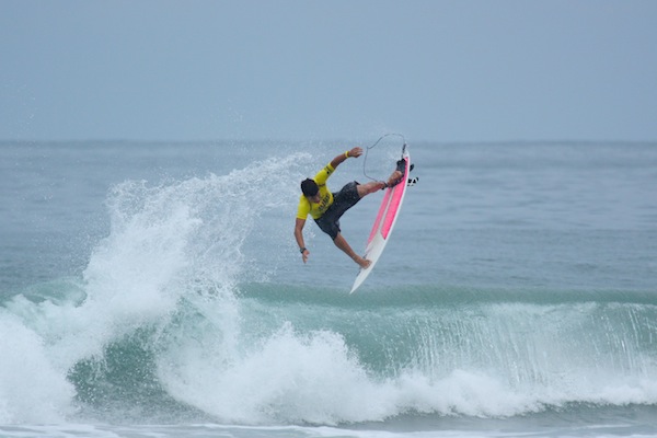 Italo Ferreira earned the highest scores of competition for the second consecutive day at the Surf Open Acapulco.