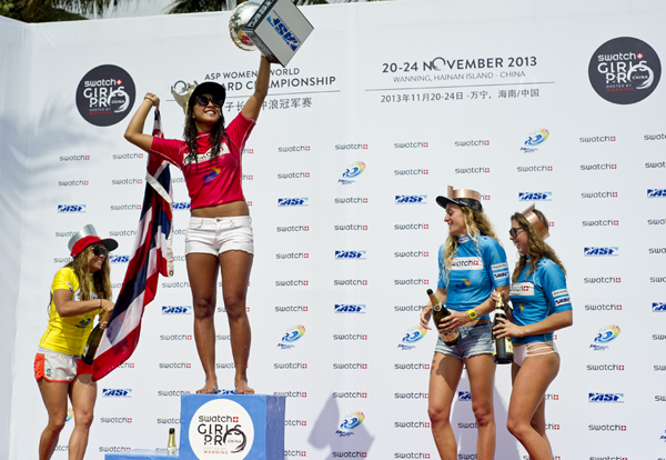 Kelia Moniz (HAW) celebrating with 2nd place Chelsea Williams (AUS) in yellow, and Justine Dupont (FRA) and Karina Rozunko (USA) in blue. Pic ASP/Will H-S