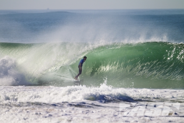 Francisco Alves (PRT), 20, will take on current ASP WCT No. 1 Mick Fanning (AUS), 32, in Round 2 of the Rip Curl Pro Portugal pres. by Moche when competition resumes.