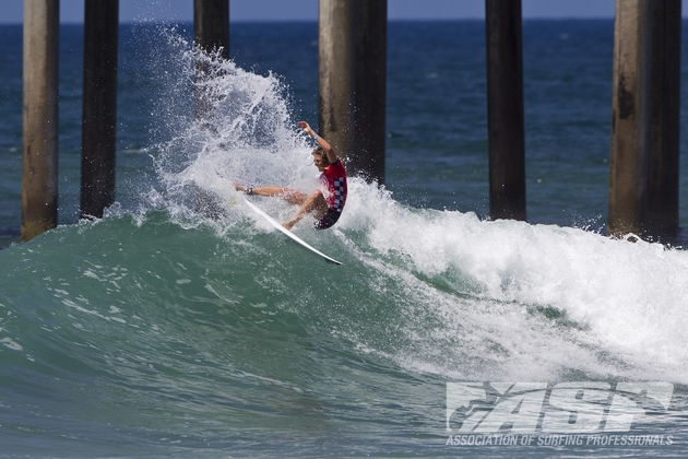 Stephanie Gilmore (AUS), 25, will take on Sofia Mulanovich (PER), 30, in Heat 4 Round 2 of Vans US Open.