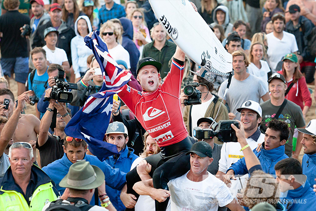 Mick Fanning (AUS) 4-time winner of the Quiksilver Pro France chaired up the beach.