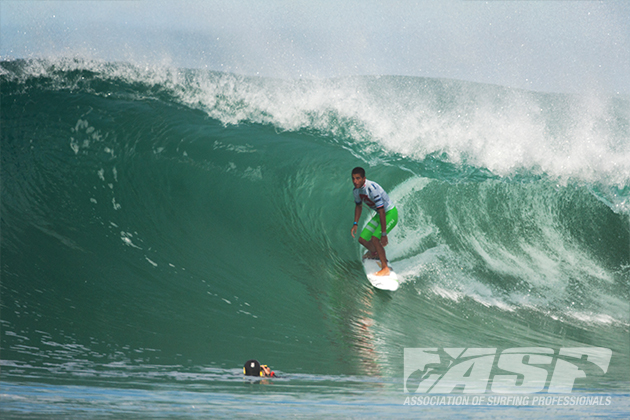 Filipe Toledo (BRA) locks into a perfect Hossegor barrel.