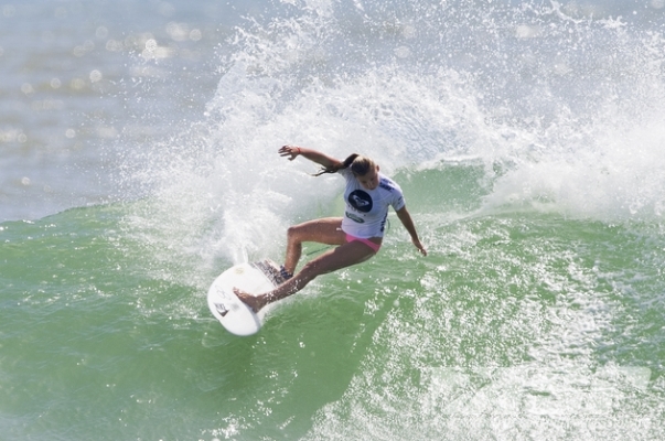 Lakey Peterson (USA) will take on Malia Manuel (HAW) and Bianca Buitendag in Round 1 of the Roxy Pro Gold Coast.