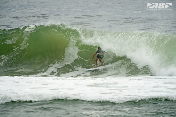 Stephanie Gilmore (AUS), 25, reigning five-time ASP Women's World Champion and defending Roxy Pro winner, slotted an incredible Kirra barrel today to collect a near-perfect 9.80.