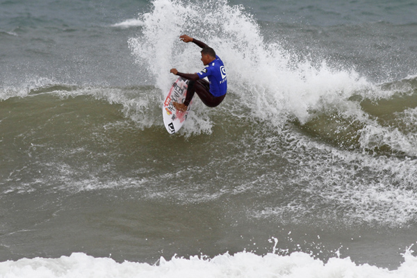 Byron Bay's Soli Bailey is into the Quarterfinals in both the Pro Junior and 1-Star QS at the Piping Hot Surf Festival. Pic ASP/Robinson