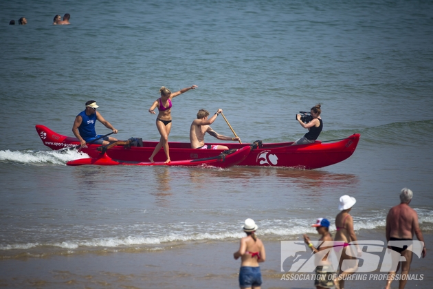 France's Pauline Ado found a little bit of a distraction on another flat Biarritz day.