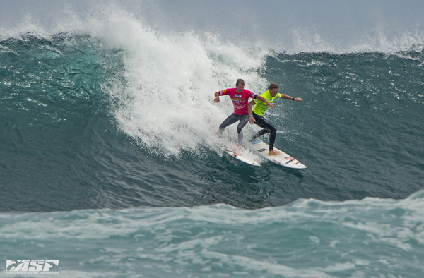 Taj Burrow (AUS) and Lincoln Taylor (AUS) getting tangled up and both surfers pay the price with a double interference. PIC ASP/Robertson.