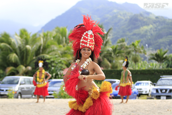 Local dancer opens Tahiti Nui Pro Junior and Vahine Pro Junior with style. Pic ASP/Will H-S