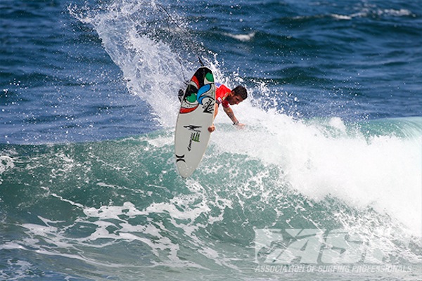 Filipe Toledo launching in to the Round of 16 at the SATA Airlines Azores Pro.