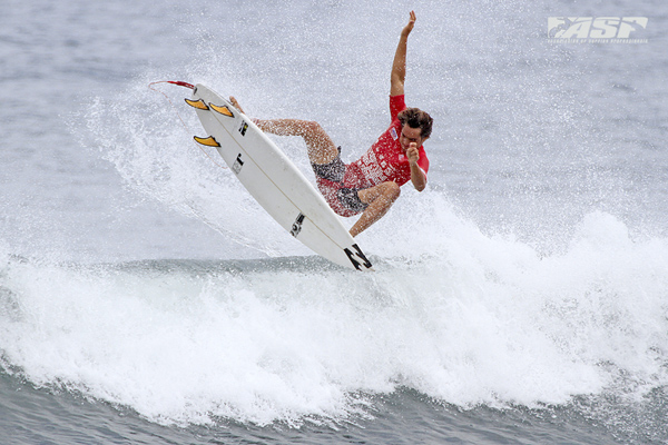 Enrique Ariitu (Tahiti) advancing through to the Quarterfinals in the last heat of the day. Pic ASP/Will H-S