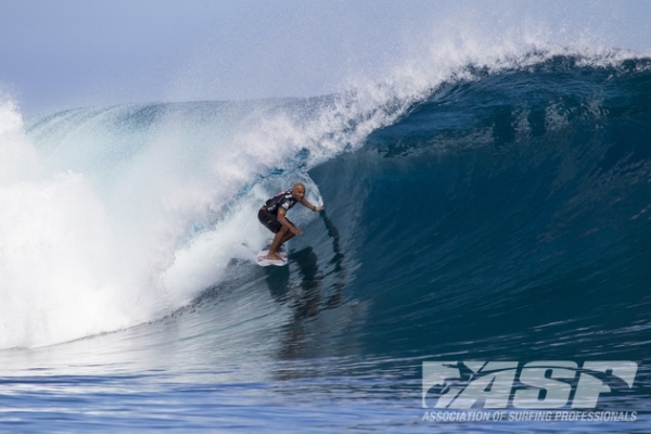 Fredrick Patacchia (HAW), 31, blitzing through Round 1 of the Volcom Fiji Pro.