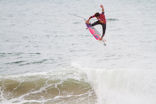 Julian Wilson secured the first perfect 10-point ride of Rip Curl Pro Portugal competition with this massive alley-oop.