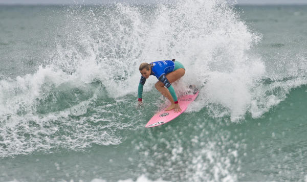 Leila Hurst unloading a powerful Hawaiian snap.