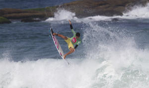 Filipe Toledo (BRA) impressed the judges with his aerial game.