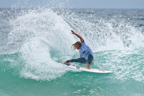 Local favorite Sylvester took out his first heat in front of a packed hometown crowd. - ASP / Will Hayden-Smith